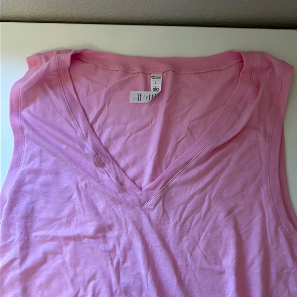 ALO Yoga Women's Light Pink V-Neck Tank Top